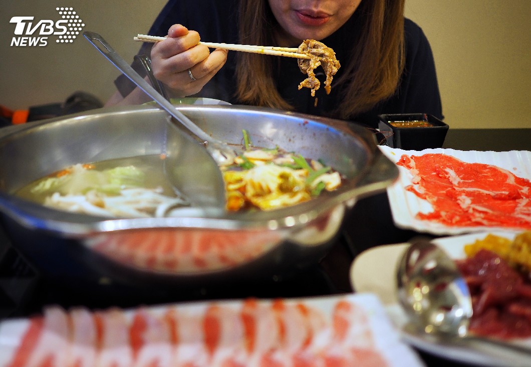 尋「胸」啟示!火鍋店老闆驚呼:是誰吃到內衣都不要了