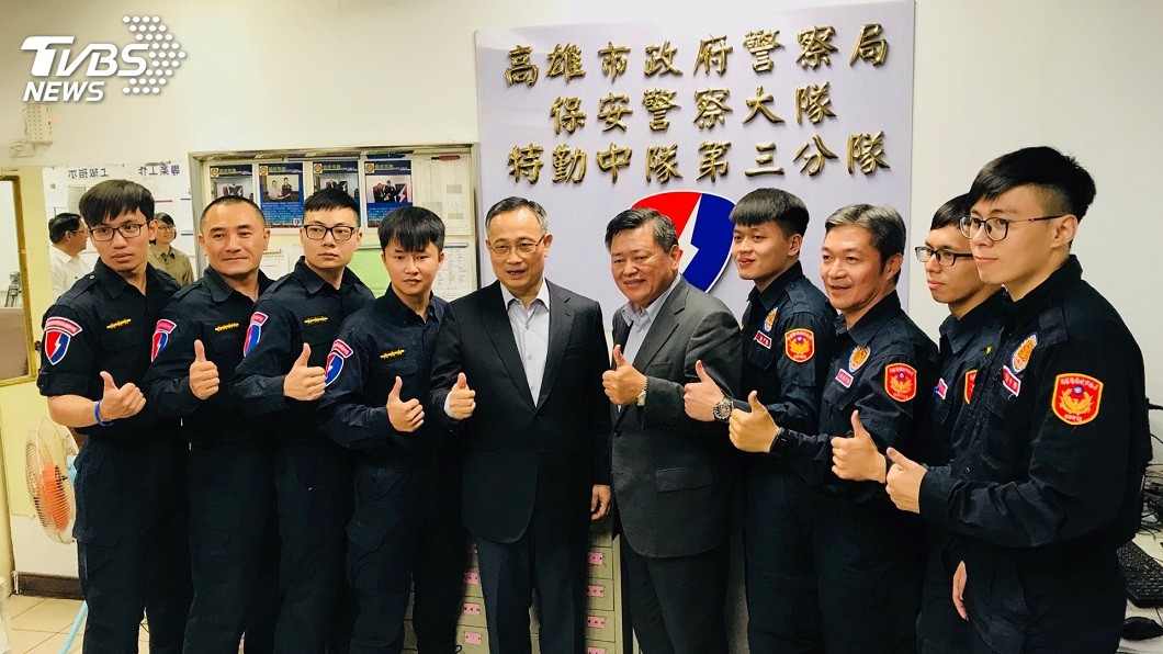 余和謙與施建安的英勇表示，獲得提報「破格升職」。(圖／TVBS)