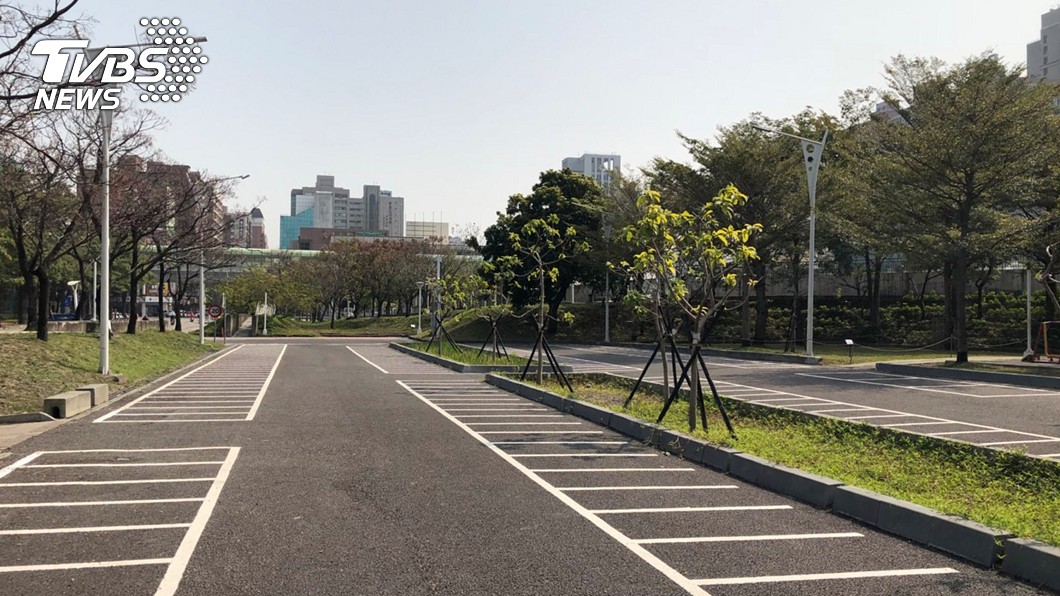 中市雨水花園停車場　兼顧環保及安全