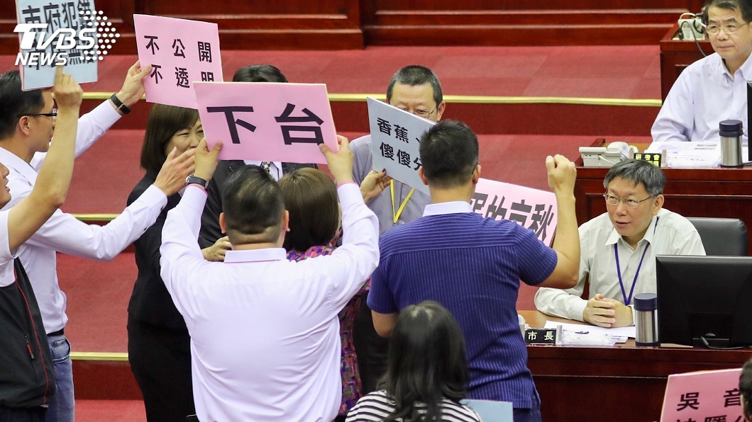 柯文哲施政報告遭杯葛 藍議員籲換吳音寧