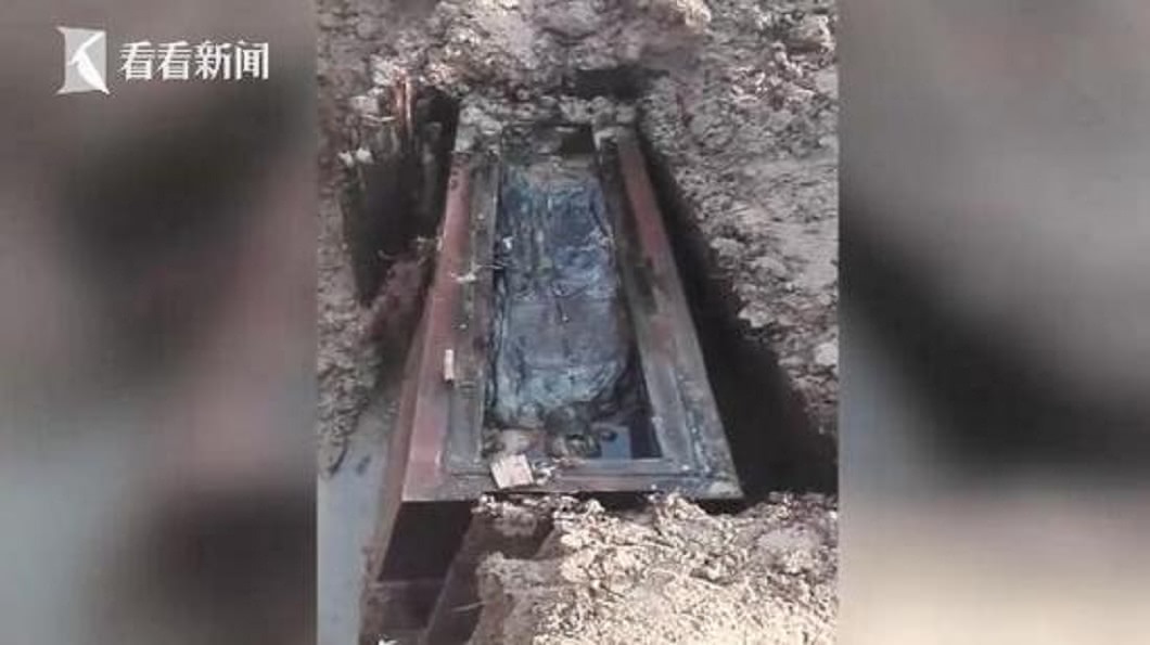 幫祖先遷墳…184年古屍出土 屍身完好皮膚Q彈鬍鬚在