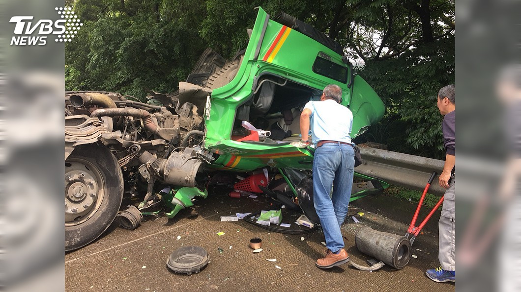 國道龍潭路段車禍　國道雙向回堵