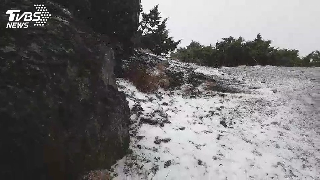 快訊/對流旺盛!玉山下冰雹 氣象局發布大雨特報
