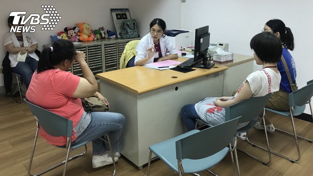清明長假後　家長帶拒上學孩童求診增