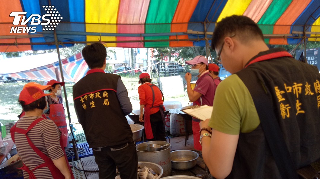 大甲媽遶境保平安 中市府稽查攤商護食安