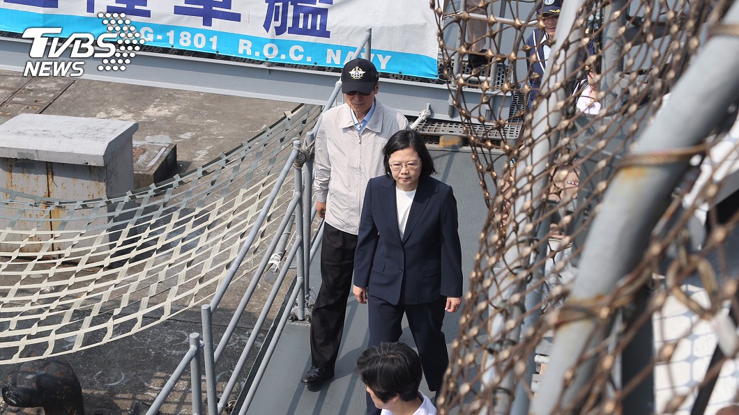 總統首次登艦視導操演 強化戰備應變能力