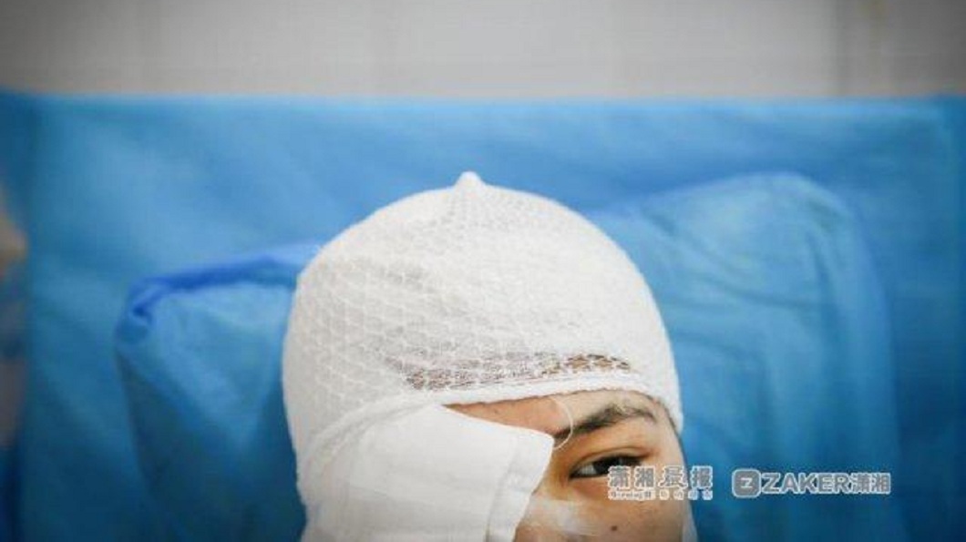 黃女的妹妹頭部則是被戴男用菜刀砍傷。(圖／翻攝自瀟湘晨報)