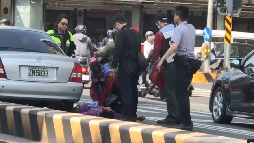 快訊/通緝拒盤查拖行!警永康警開6槍 嫌中彈亡