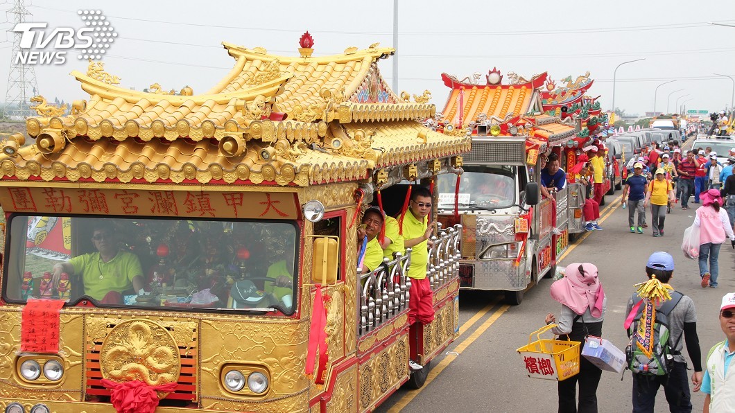 大甲媽祖抵嘉義　崙仔大橋萬頭攢動爭迎駕