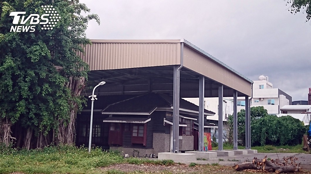 歷史建物加蓋鐵皮屋頂 東縣府:保護措施