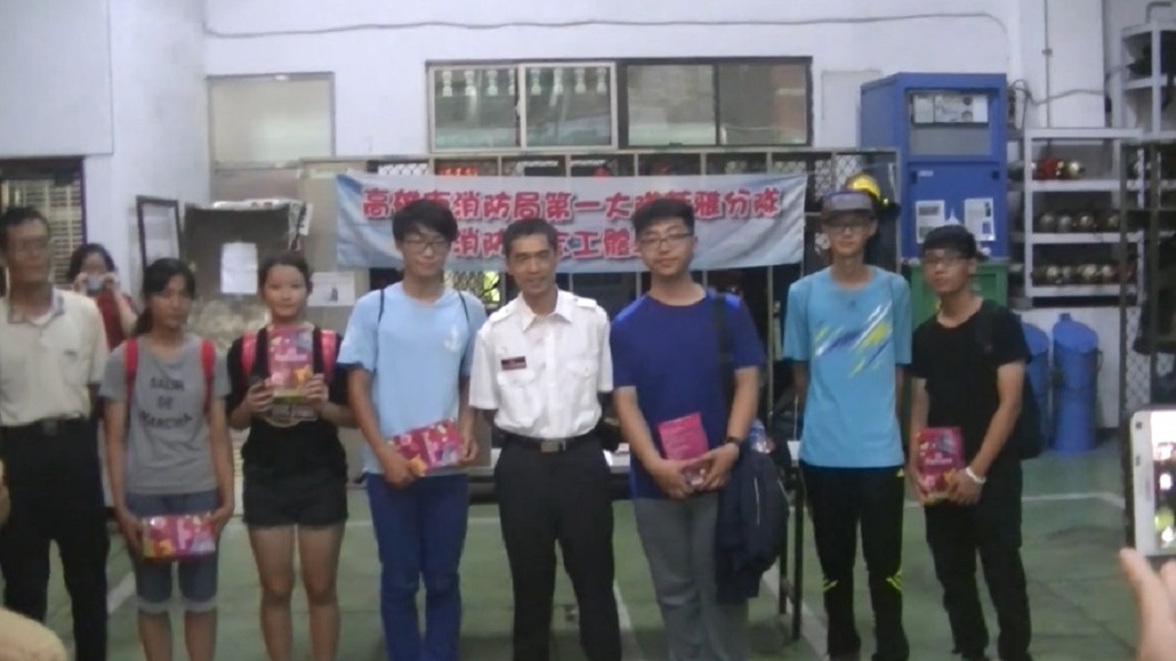 剛好林姓婦人的大兒子趁著暑假時,參加消防局舉辦的志工營隊,因而了解火災發生當下該如何應對。圖/翻攝自臉書《消防英雄聯盟》
