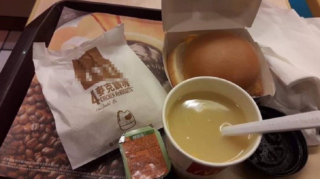 連續3人翻餐盤「搶發票」!她揭速食店恐怖用餐經歷