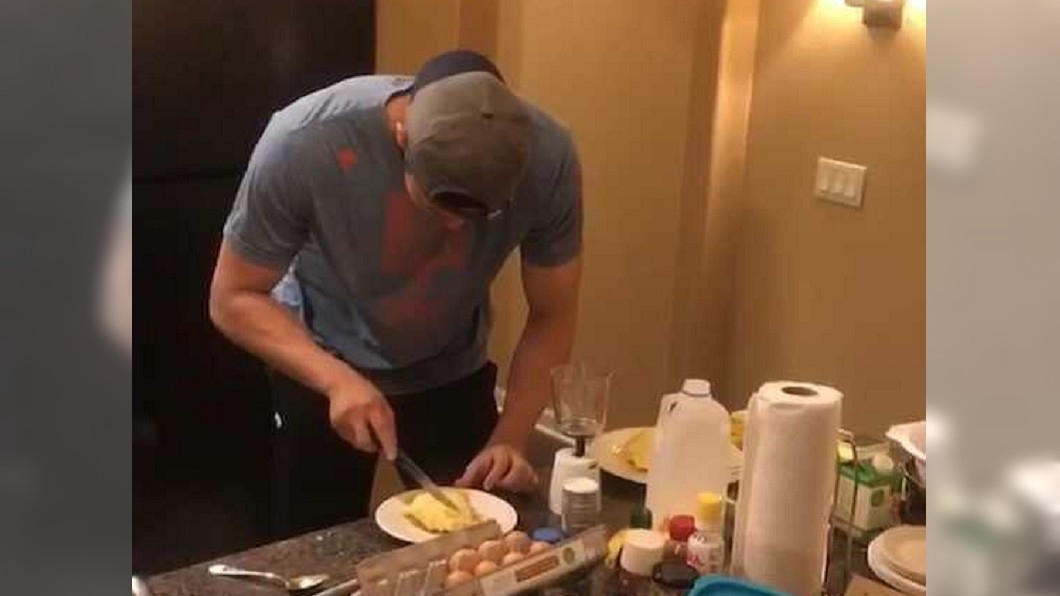 二刀流邁向第三刀 大谷拿菜刀下廚料理