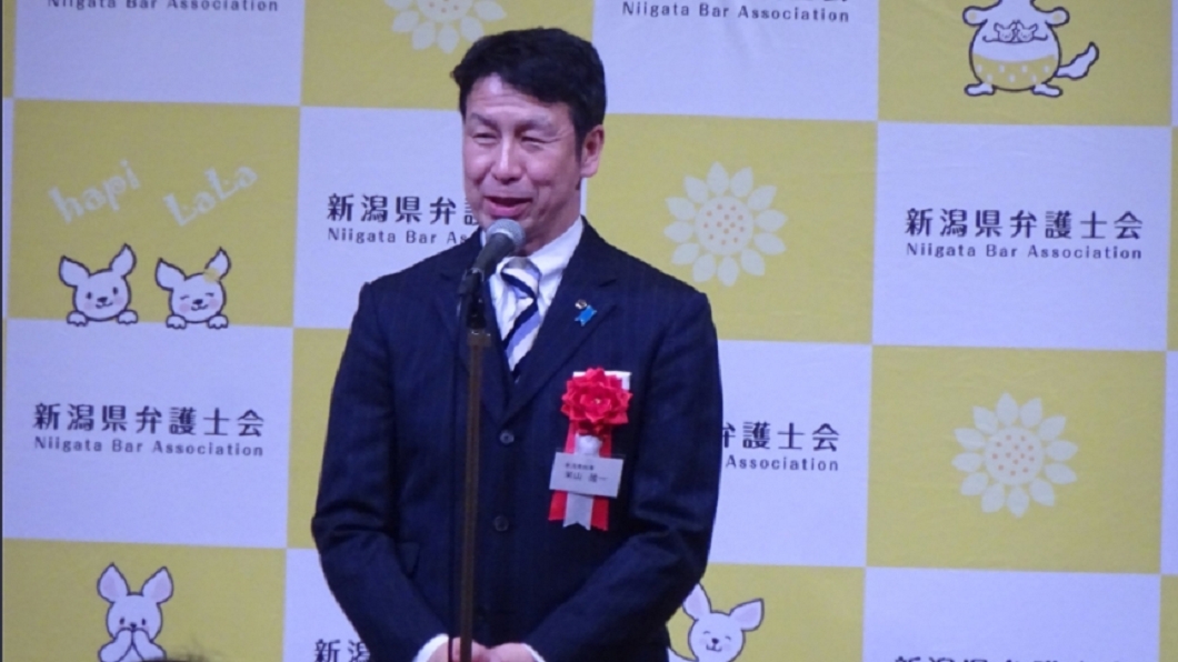 遭踢爆援交多女 縣長落淚引咎辭職