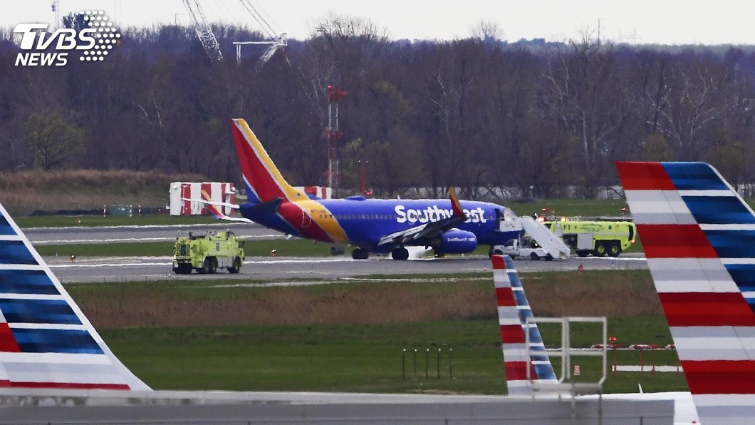發動機爆炸隔日　西南航空班機遭鳥擊迫降