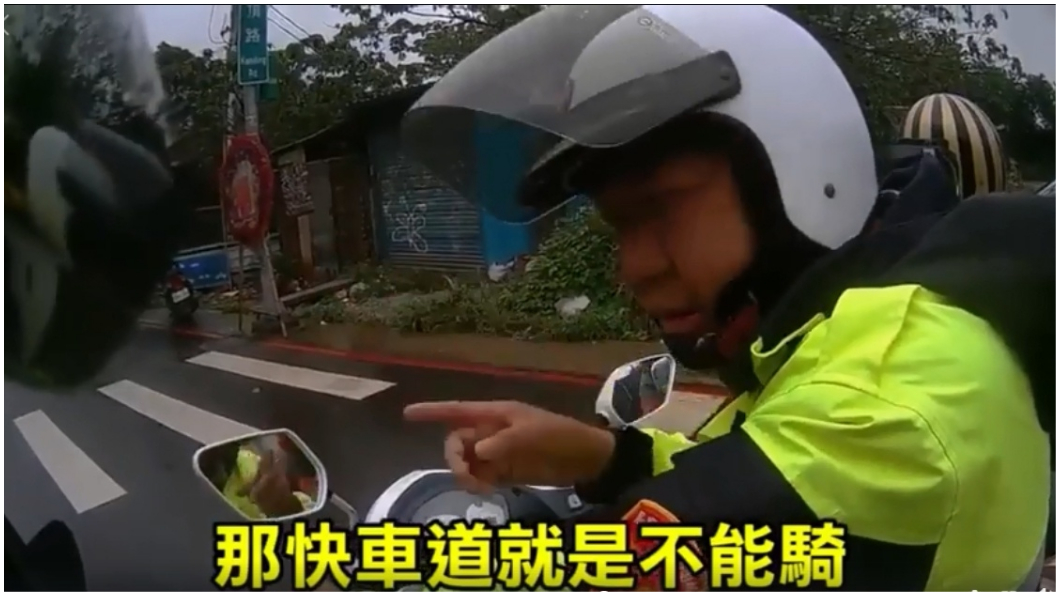沒寫「禁行機車」也不准? 警:快車道不能騎車