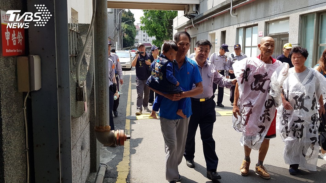 懷疑兒車禍死亡不單純 老父母申冤20多年