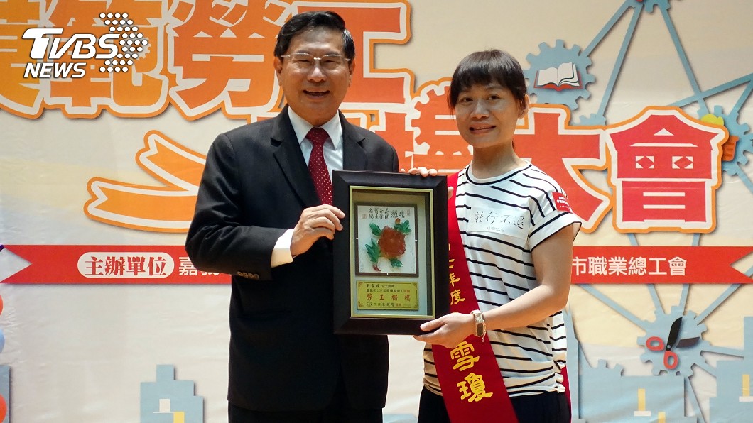 嘉市表揚模範勞工 護理師樂在工作