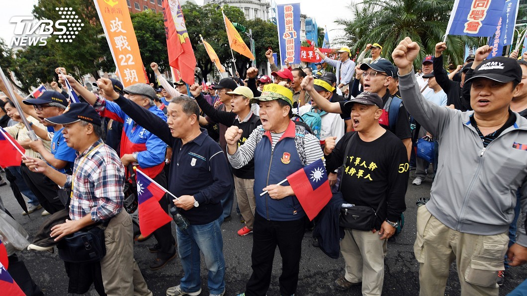 吳敦義探視八百壯士　盼軍改案釋憲
