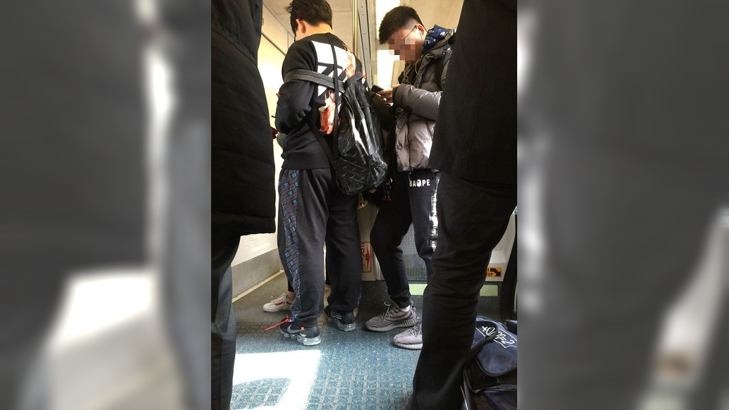 「台男系穿搭」一套4萬!外國網友酸:潮牌穿成災難