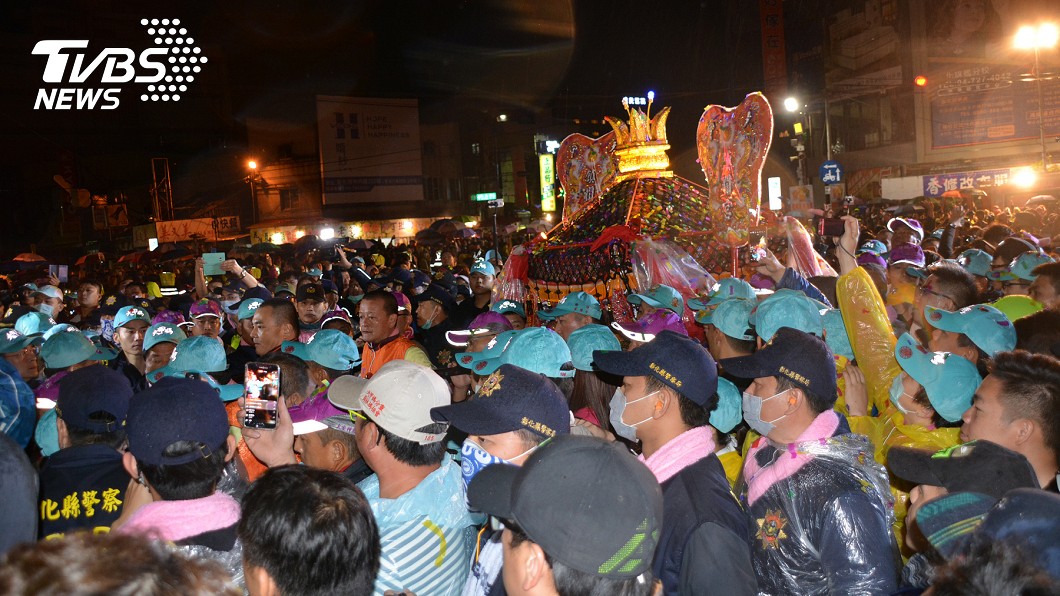 史無前例!大甲媽夜行起駕「靜悄悄」 網友淚讚:超安靜
