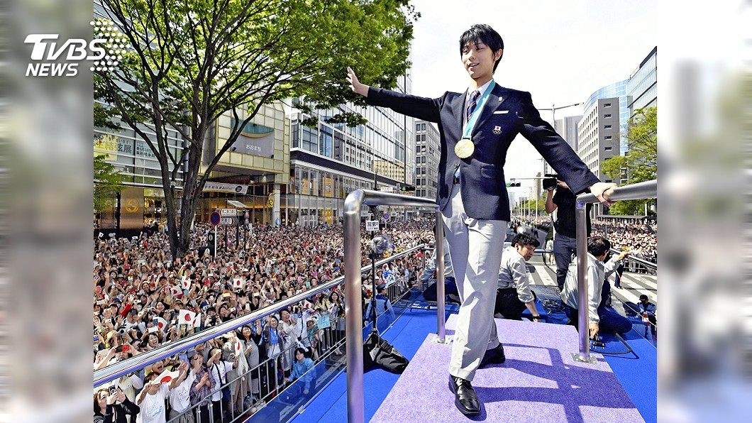 羽生結弦凱旋返鄉 金牌遊行萬人歡迎