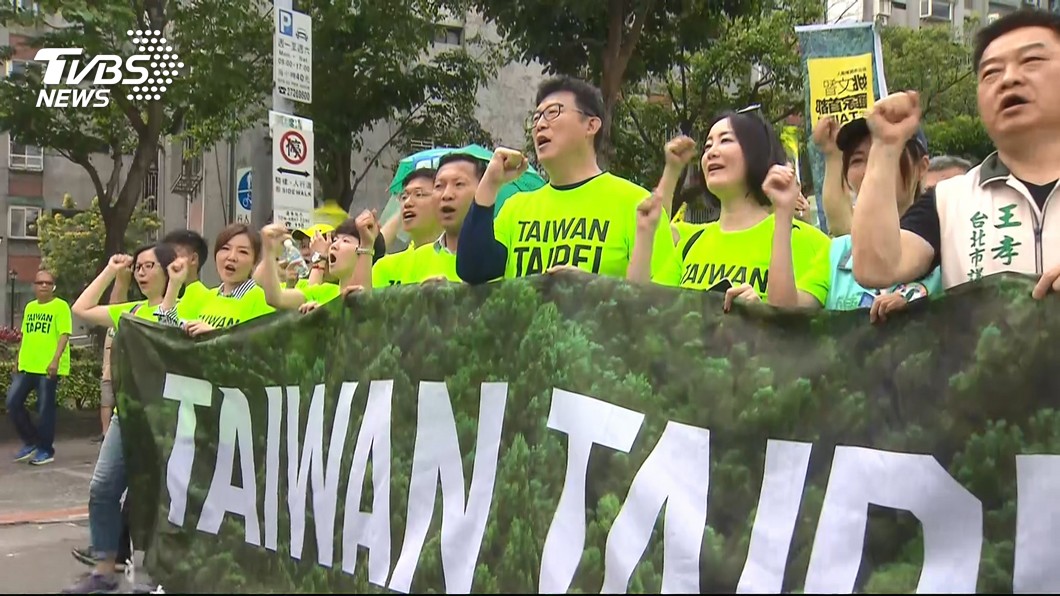姚文智在22日上街遊行，希望能爭取民進黨提名參選台北市長。(圖／TVBS)