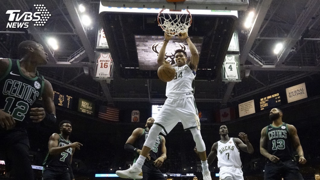 NBA公鹿撞倒綠衫軍 系列賽扳成2比2平手