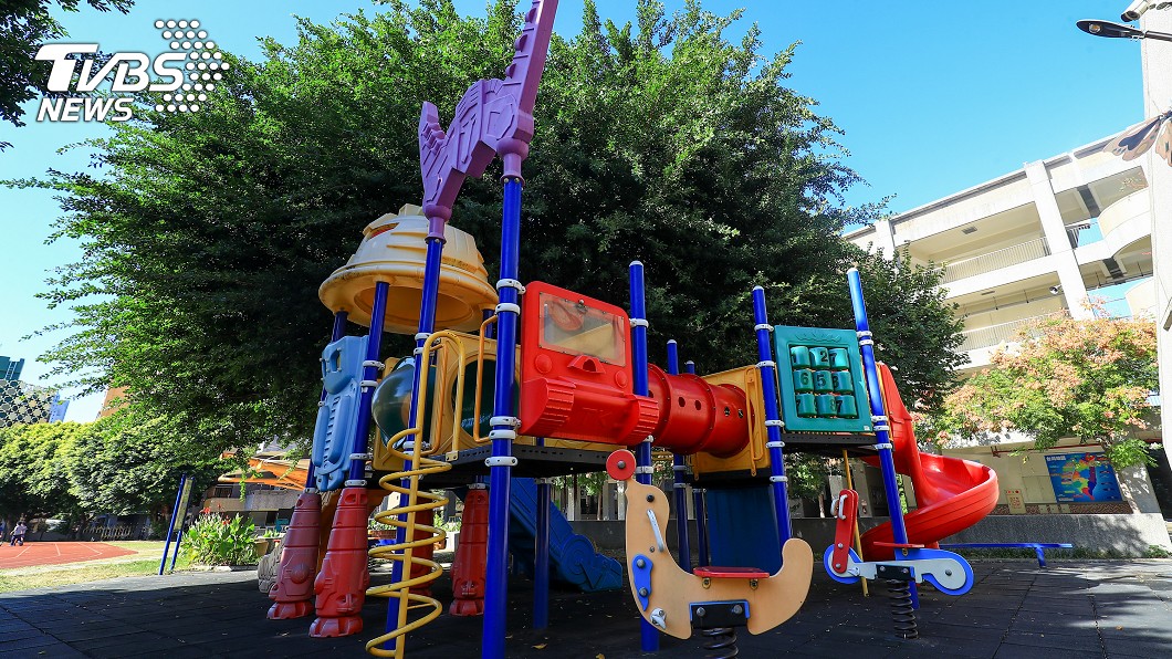 打造親子友善城市 中市汰換罐頭公園遊具
