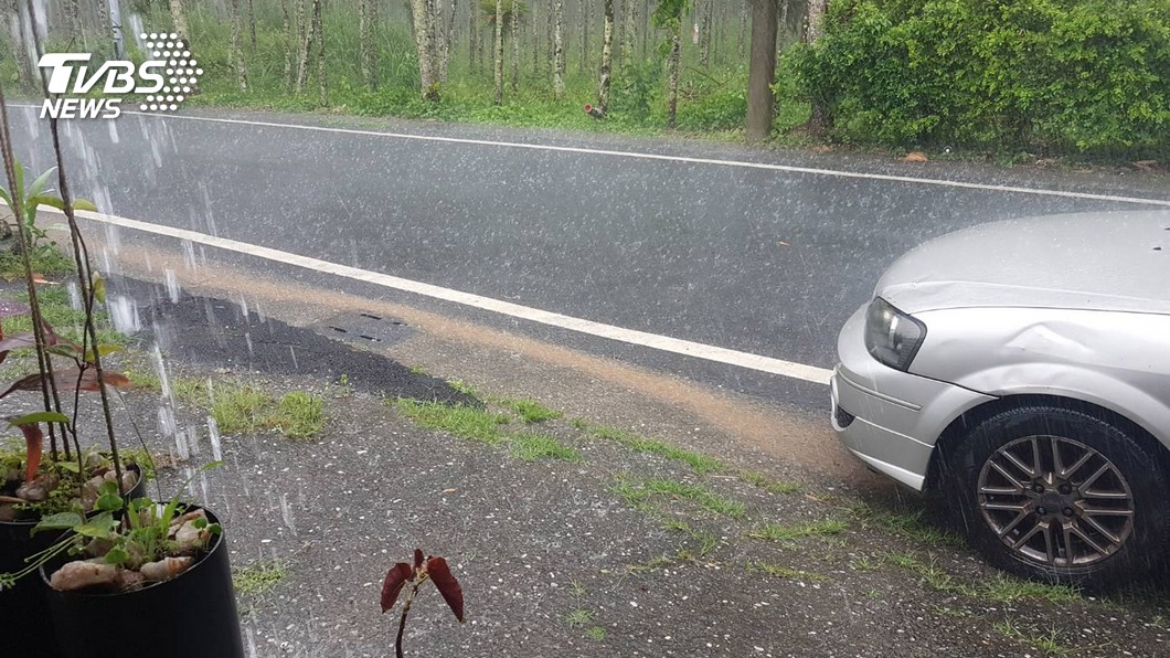 快訊/宜蘭地區豪雨特報! 高雄以北山區防大雨