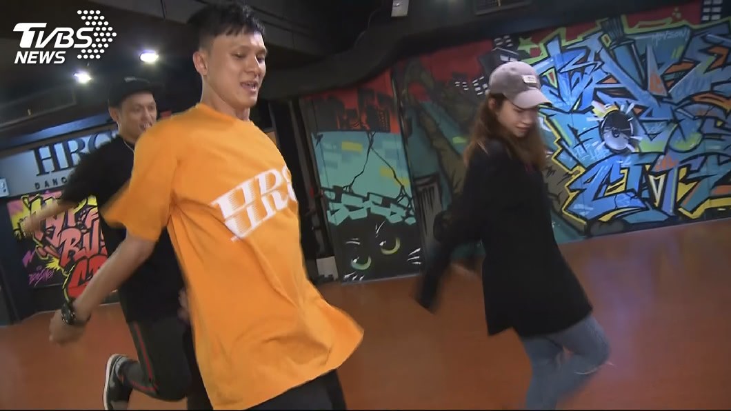 美國「錘子舞」好夯! EXO、WINNER都在跳