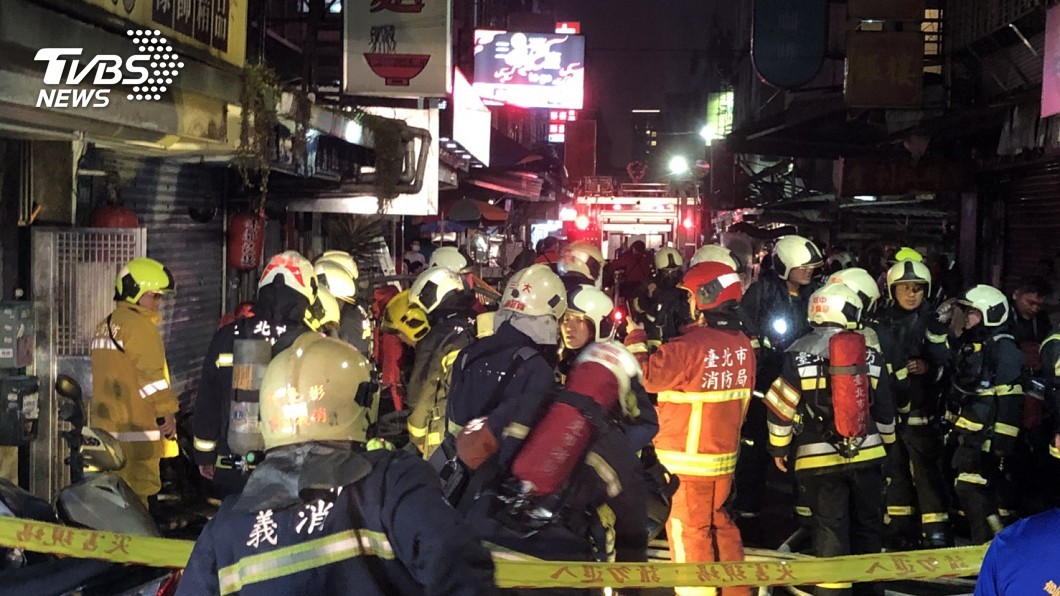 快訊/北市公寓竄火煙 警消即刻救援2視障男