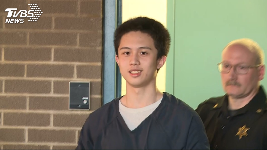 孫安佐首度出庭　面帶笑容態度輕鬆