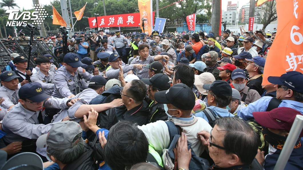 軍改案衝突 北市警:57人違法脫序嚴辦