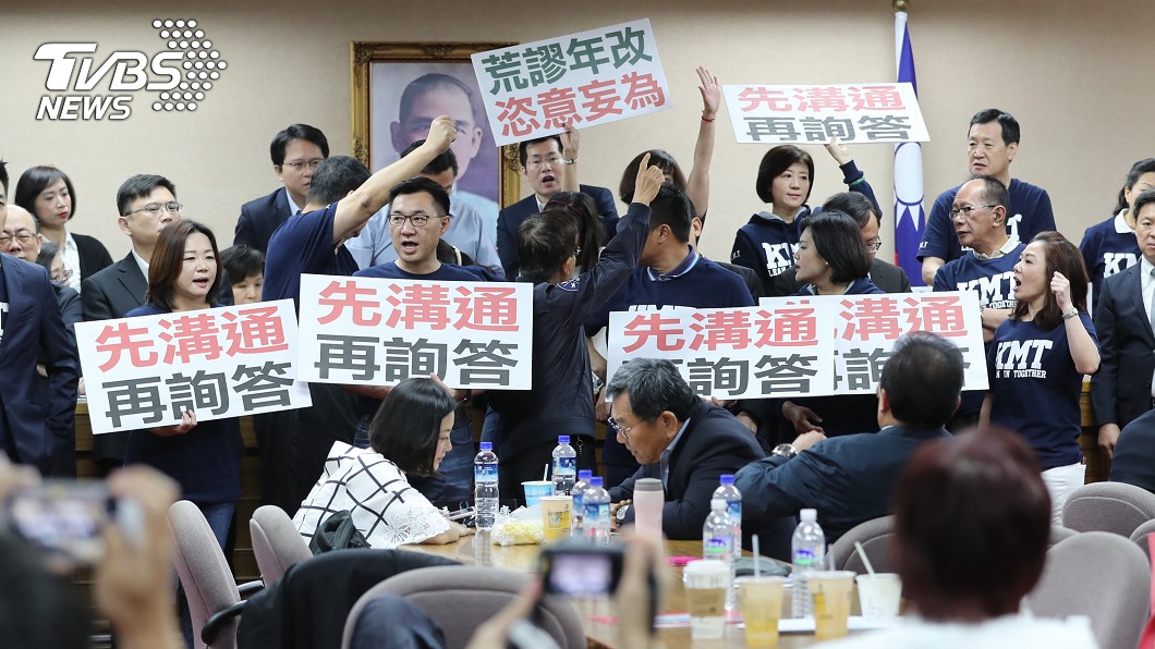 軍人年改藍委要求先溝通再答詢 議事停擺