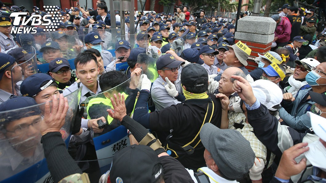 軍改案立院爆衝突 北市警局:57人送辦