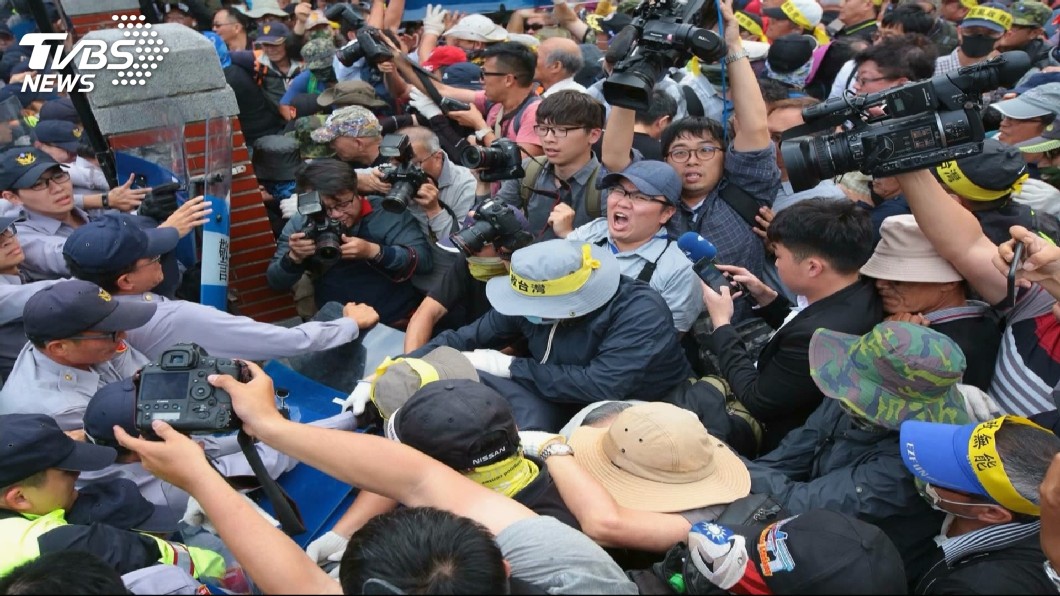 快訊／反年改抗議變調！　北市警局15:00對外說明