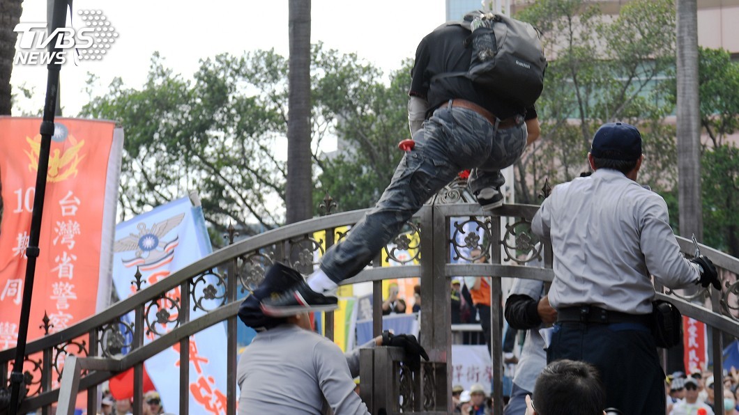 政院:太陽花未攻擊記者 與反軍改差很大