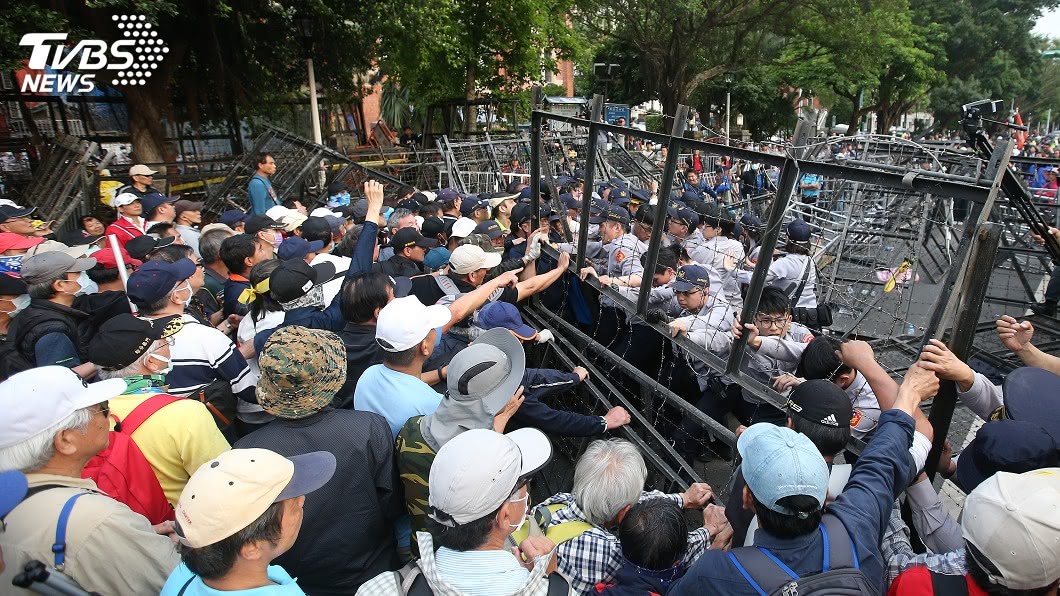 斬首學弟！警抓2名八百壯士　學長嗆：我們是在幫你賣命