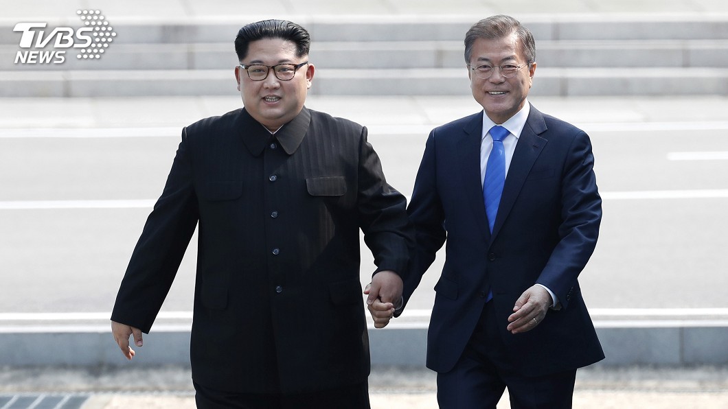 金正恩首會文在寅 牽手跨越北緯38度線