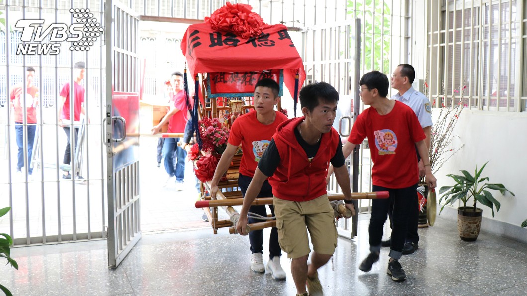 媽祖進看守所遶境 宗教力量助戒毒向善