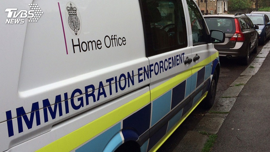移民遣返誤導國會 英國內政大臣請辭
