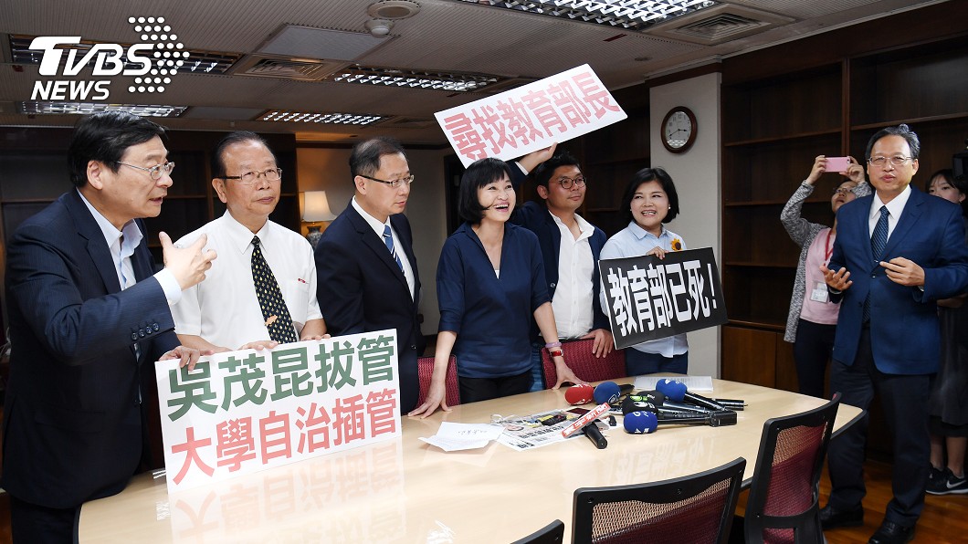 藍委占領教育部長室　要吳茂昆到立院報告