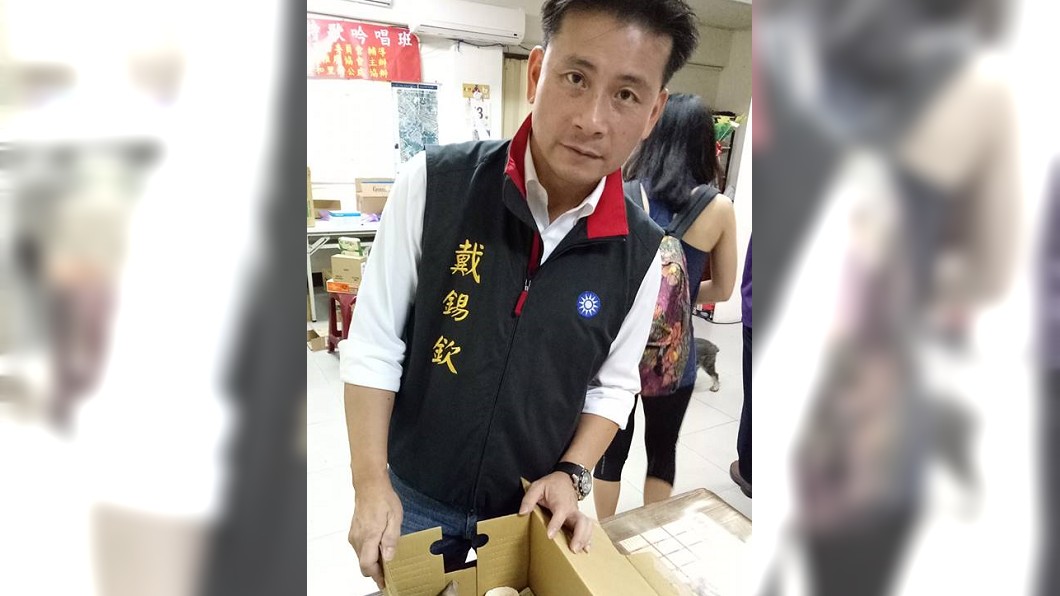 女兒終於上台大　他嗆：畢業證書印吳茂昆當場撕掉
