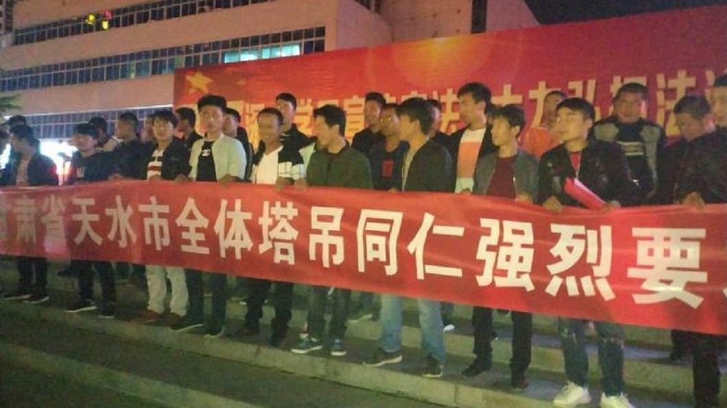 中國多地吊車司機 五一發起罷工爭加薪