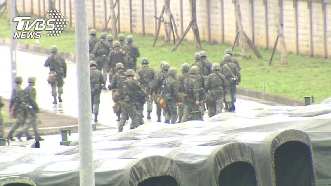 訓練營成後宮!變態班長強逼新兵一週「用口侍寢」一次