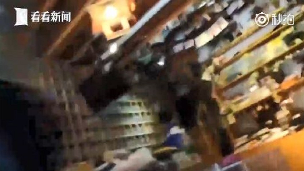 陸奶茶店變網咖 學生租手機瘋玩遊戲