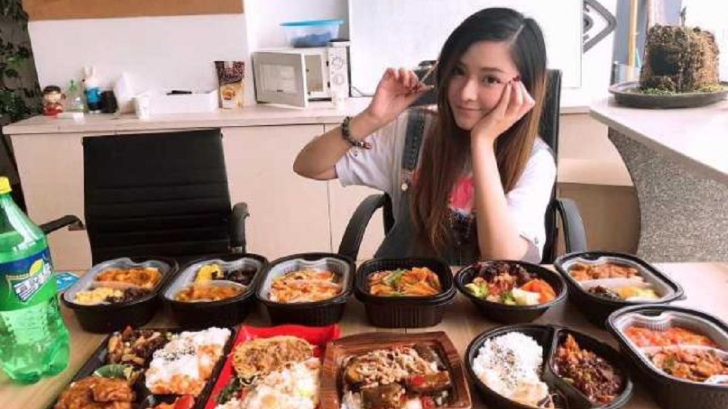 1餐嗑4公斤炒飯…月伙食費7萬　正妹大胃王嚇傻追求男