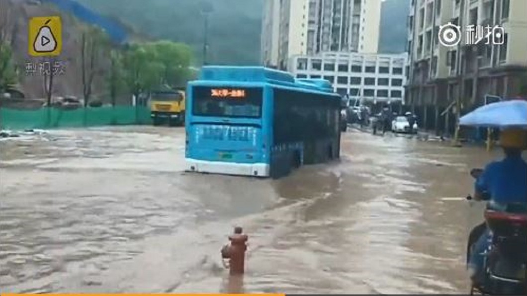 強降雨突襲！四川山崩　江西湖北都市淹水