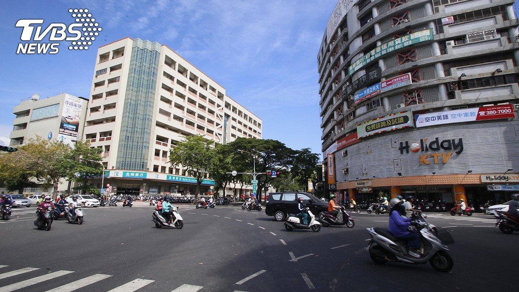 民憂輕軌2階衝擊路權 高市府允解決